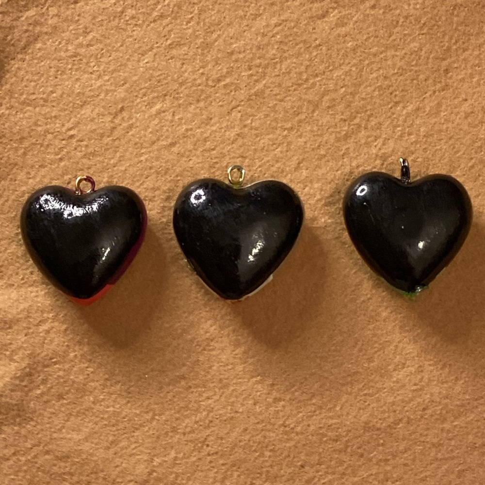 NWOT Frida Kahlo inspired hand painted heart charm - Picture 2 of 9
